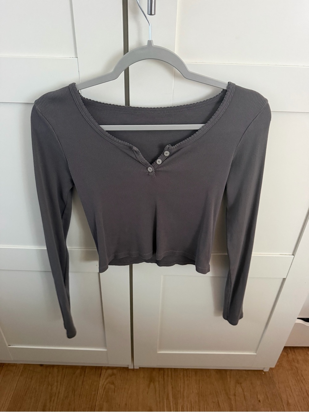 Brandy Melville Gray Ribbed Henley Long-Sleeve Crop Top